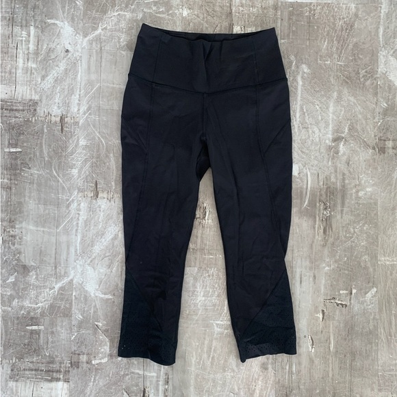 lululemon athletica Pants - Lululemon cropped leggings.